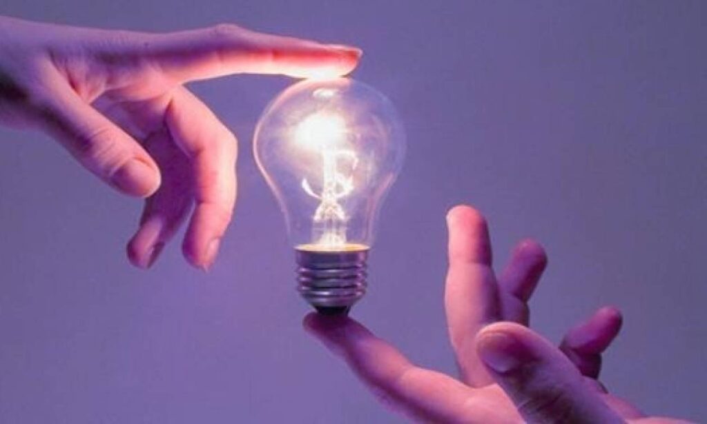 Ρεύμα: Τι πρέπει να προσέχει ο καταναλωτής στα «ψιλά γράμματα» των συμβολαίων