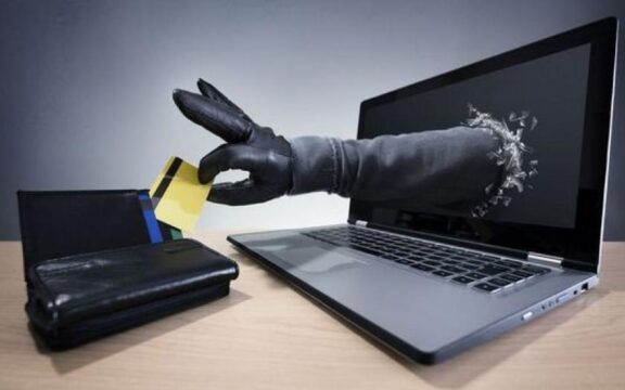 Μεγάλη προσοχή: Ηλεκτρονικές απάτες με επιδόματα και Εφορία