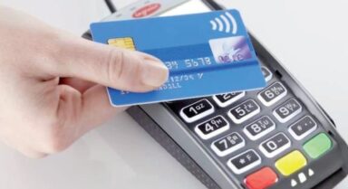 Στη δίνη των χρεών από πιστωτικές κάρτες εκατομμύρια νοικοκυριά στις ΗΠΑ. Ξεπέρασαν το 1 τρις δολάρια!
