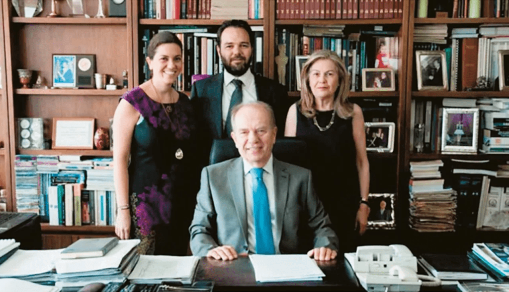 Palmie bistro: Η οικογένεια Κουτρουλιά στην περιπέτεια των πλειστηριασμών