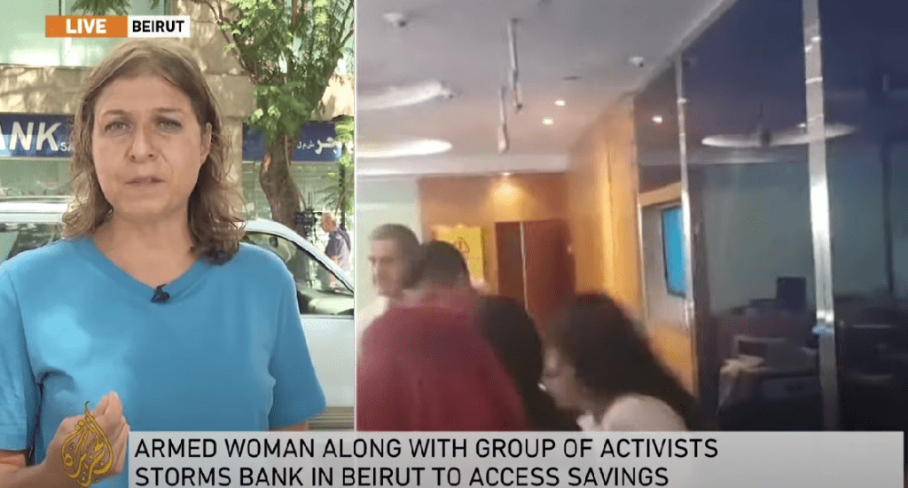 Λίβανος: Γυναίκα μπούκαρε σε τράπεζα και πήρε με την απειλή όπλου τις “παγιδευμένες” της καταθέσεις