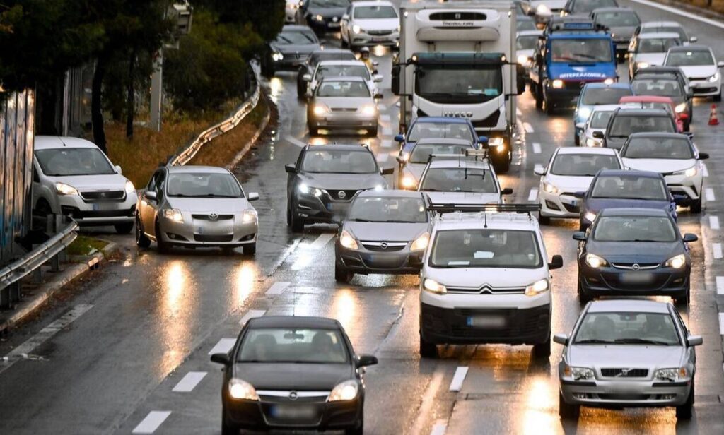 Αντίστροφη μέτρηση για τη «λυπητερή» των τελών κυκλοφορίας