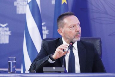 Στουρνάρας: Θα προτιμούσα να κρατούσαμε σταθερά τα επιτόκια
