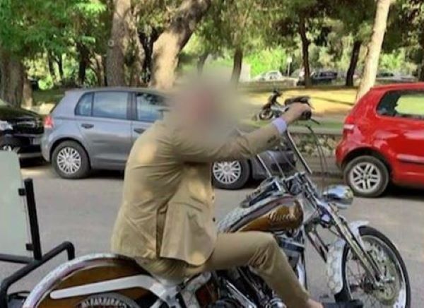 Μπαινόβγαινε σε γραφείο βουλευτή της ΝΔ: Συνελήφθη με ένταλμα και προφυλακίστηκε ο απατεώνας της Κηφισιάς