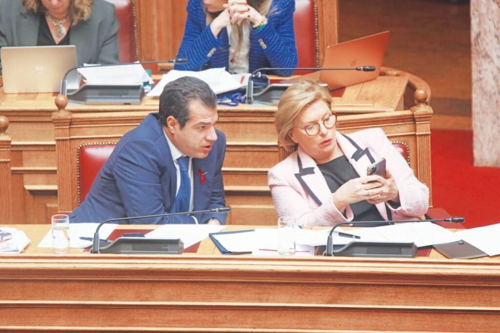 Καταρρέει το ΕΣΥ: Πάνω από 400 γιατροί έφυγαν «τρέχοντας»