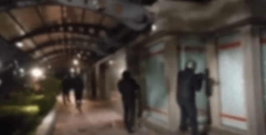 Ντου του Ρουβίκωνα στη Cepal με βαριοπούλες: «Κάτω τα χέρια σας από τη πρώτη κατοικία»