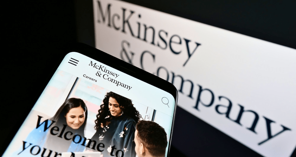 Απολύει και η McKinsey