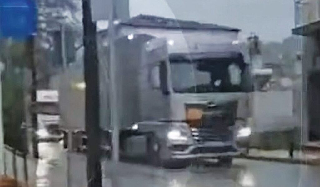 Τι γίνεται;; «Φυγάδευσαν» με 25 νταλίκες όπλα από την Κοζάνη