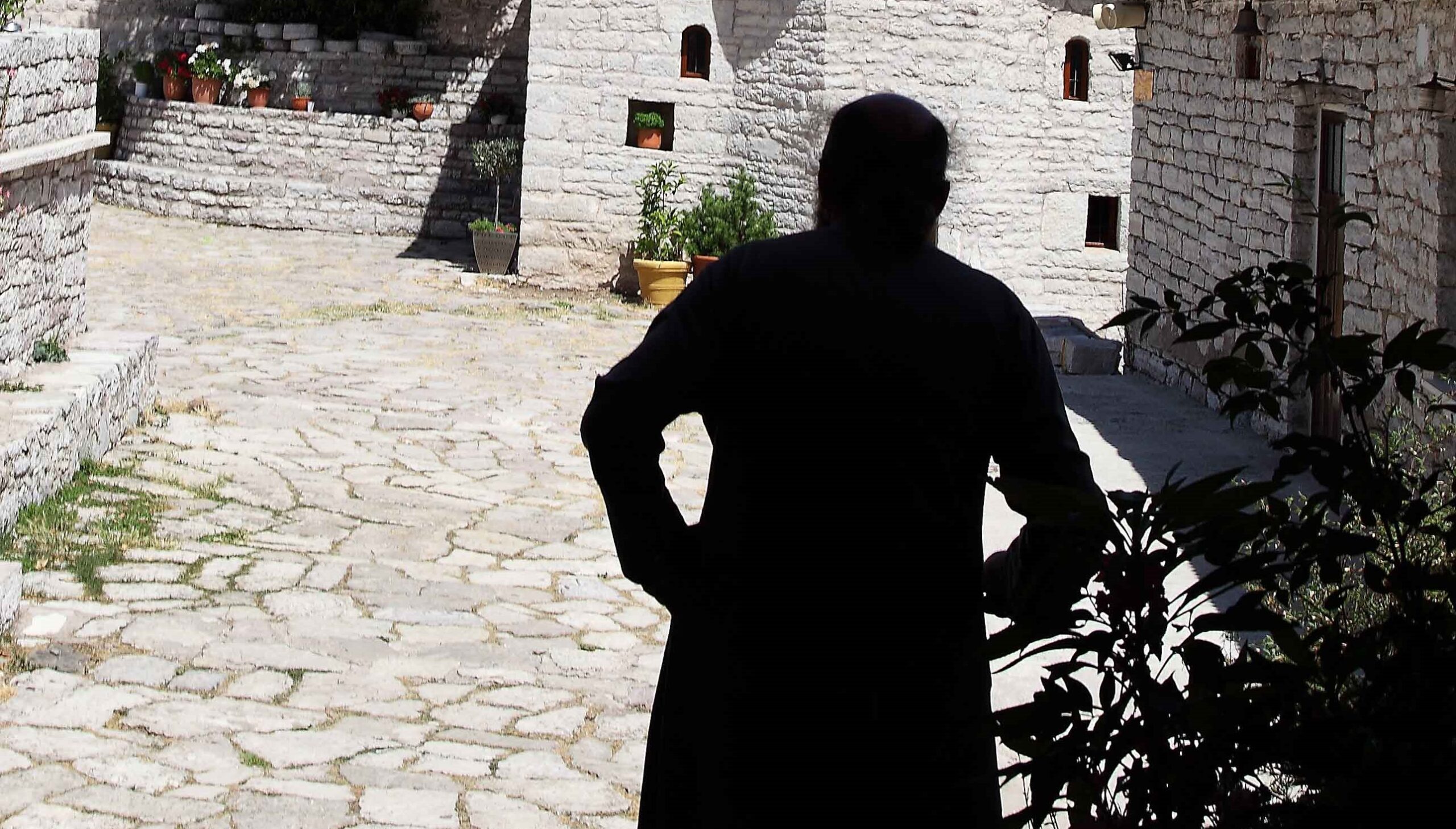 Μεγάλη απάτη από Μοναστήρι της Κρήτης: Δεσμεύτηκαν οι λογαριασμοί του Ηγούμενου!