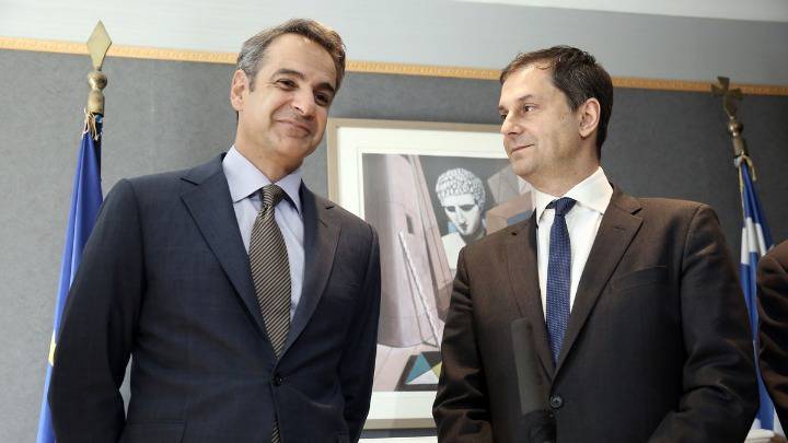 Θεοχάρης και Κυβέρνηση δεν βλέπουν πρόβλημα ιδιωτικού χρέους στην Ελλάδα...