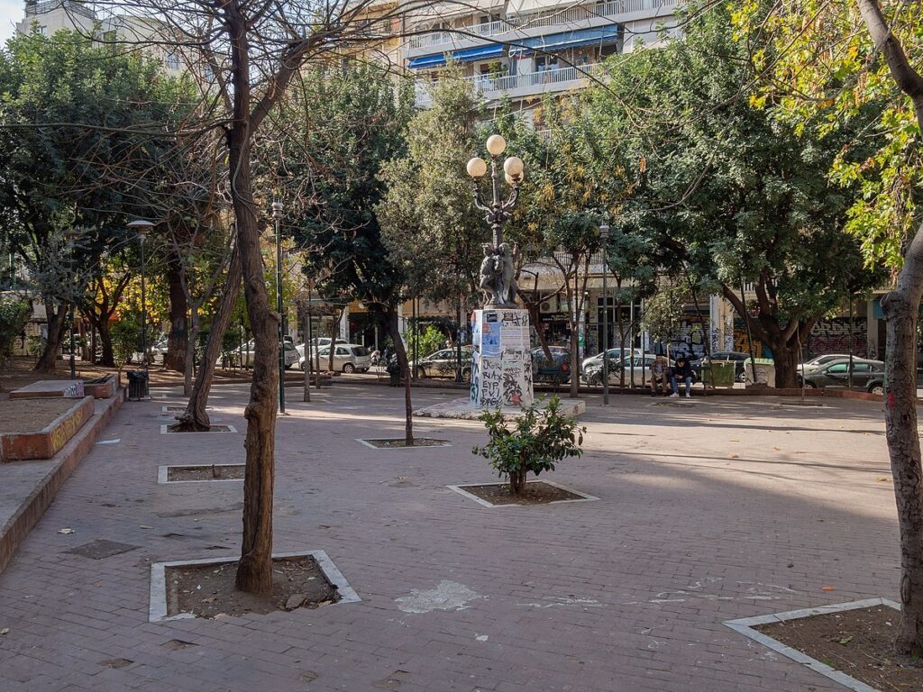 Εξάρχεια: Από τα δακρυγόνα στα…funds