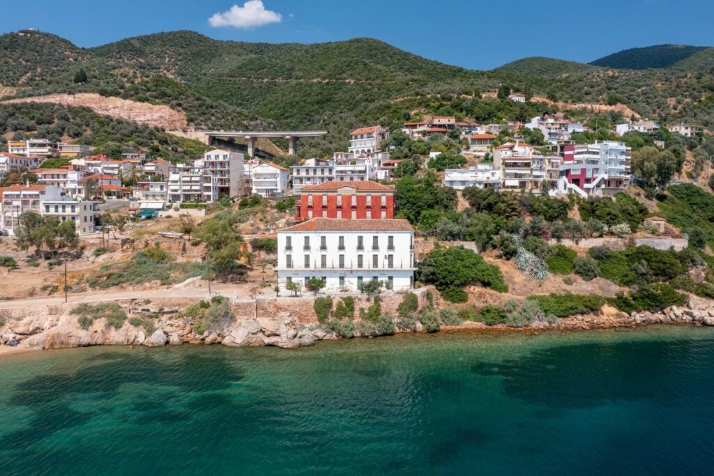 «Ηράκλειον»: Βγαίνει στο σφυρί το ιστορικό ξενοδοχείο της Αιδηψού