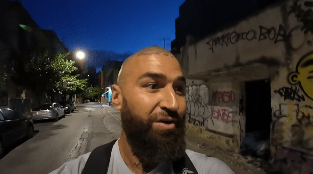 Ομόνοια: «Ο χειρότερος δρόμος που έχω περπατήσει» λέει Αυστραλός youtuber!