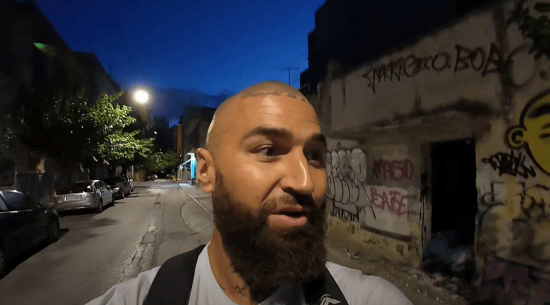 Ομόνοια: «Ο χειρότερος δρόμος που έχω περπατήσει» λέει Αυστραλός youtuber!