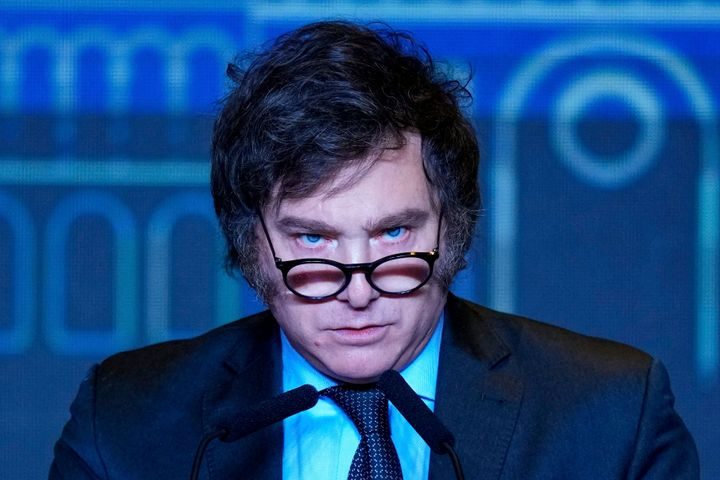 Αργεντινή : Ο Μιλέι μιλά για «success story», αλλά τα νοικοκυριά δανείζονται για να επιβίωσουν!