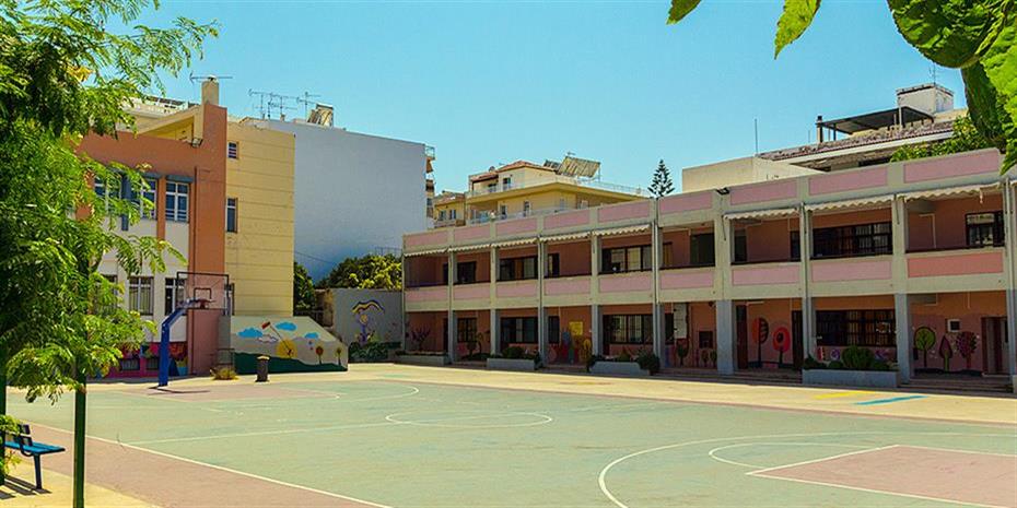 Ποινολόγιο από το Υπουργείο Παιδείας: Φραγή κινητών στα σχολεία, αποβολές για τους μαθητές