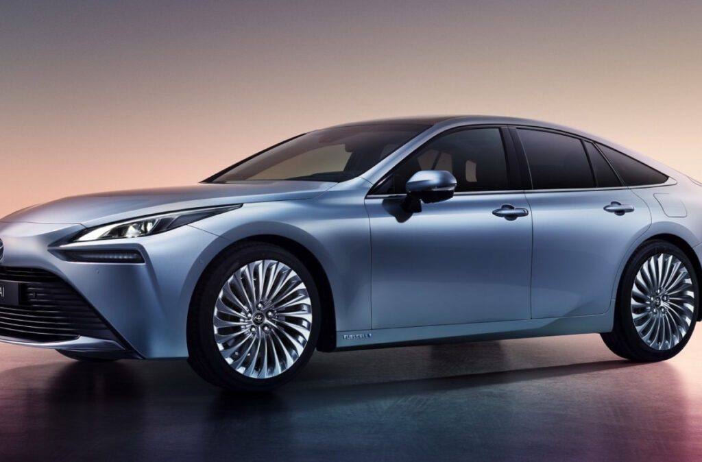 Δίνουν το Toyota Mirai τσάμπα…
