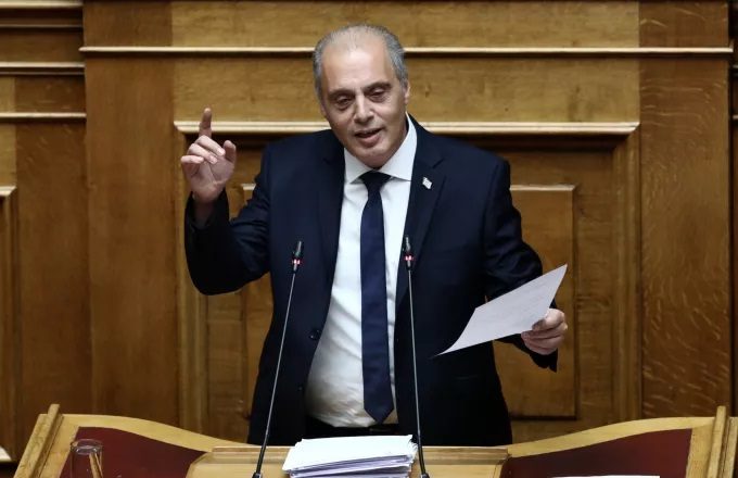 Ο Βελόπουλος απαγγέλλει Υπέρβαση για τα δάνεια των κομμάτων