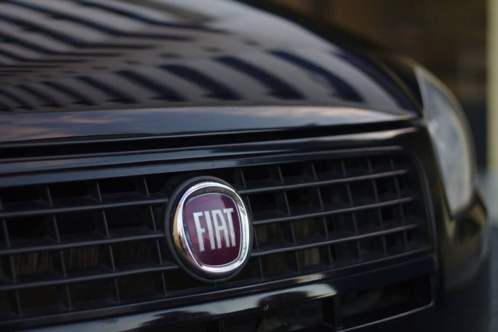 Η Fiat ρίχνει το γάντι στη κυβέρνηση της Μελόνι