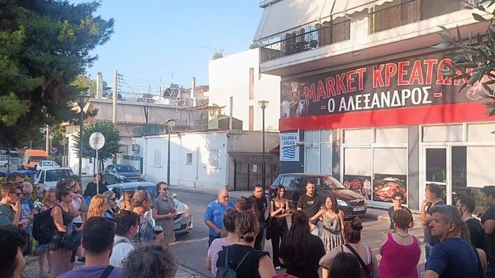 Ξεσηκωμός και στο Αιγάλεω εναντία σε προσπάθεια ξεσπιτώματος 5μελούς οικογένειας!!
