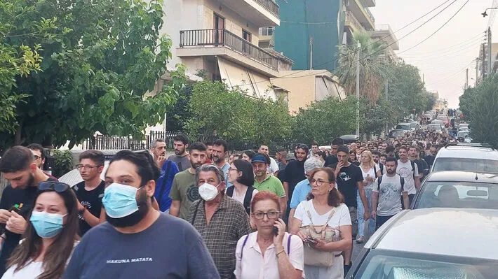 Νέος ξεσηκωμός στην Πετρούπολη: Με μπράβους και σαν τους κλέφτες σπάζοντας παράθυρο, προσπάθησαν να πετάξουν οικογένεια στο δρόμο!