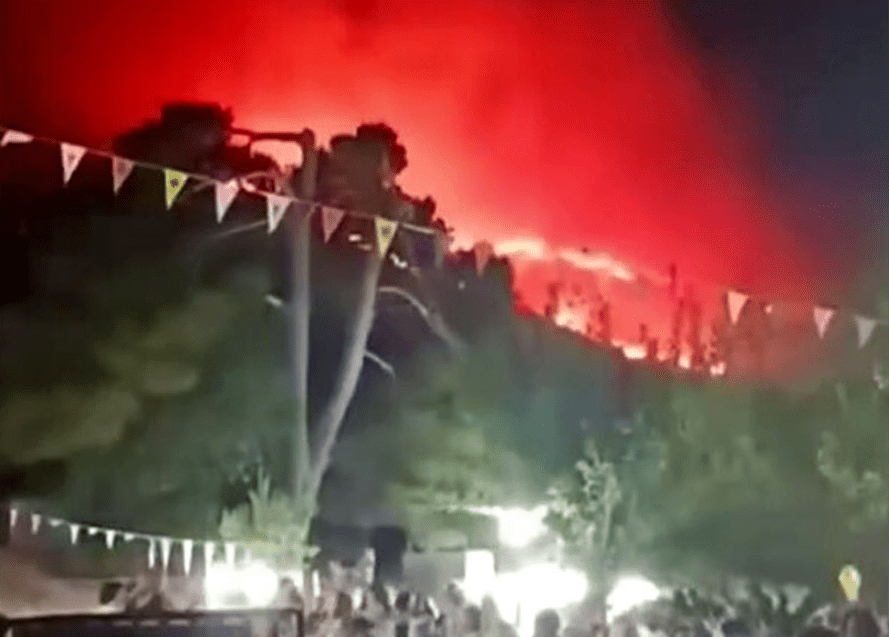 Ζάκυνθος: Το νησί καίγονταν και αυτοί διασκέδαζαν σε πανηγύρι!