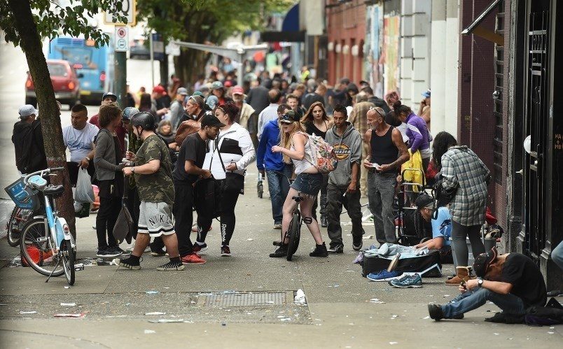 Καναδάς: Το Βανκούβερ σε αποσύνθεση. Εκατοντάδες ναρκομανείς στους δρόμους της πόλης