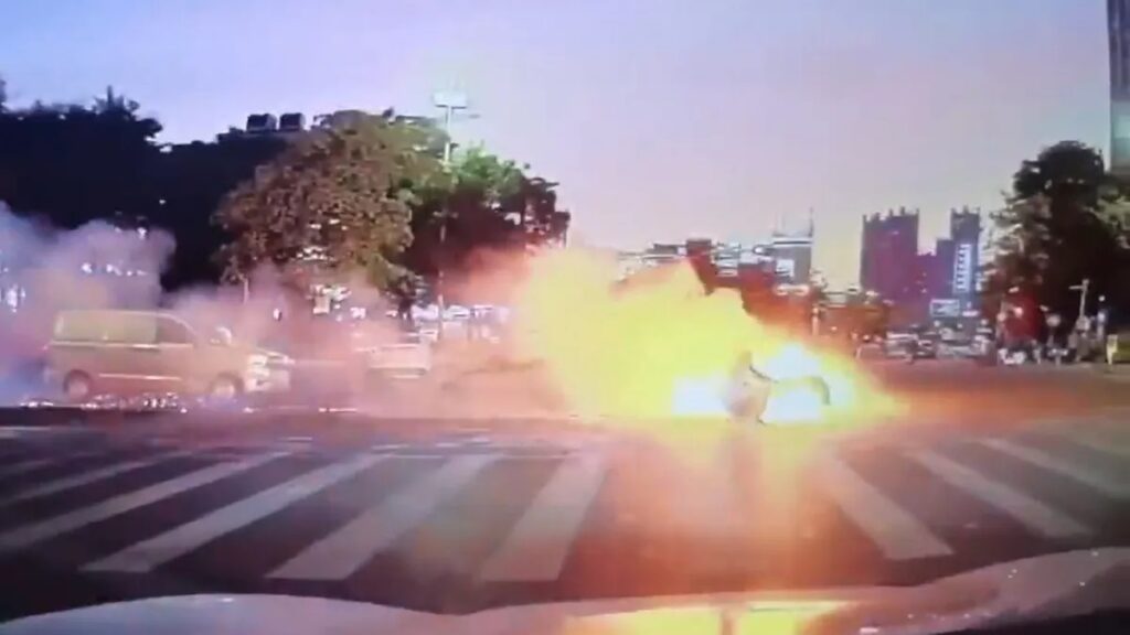 Ηλεκτρικό scooter ανατινάχθηκε εν κινήσει!