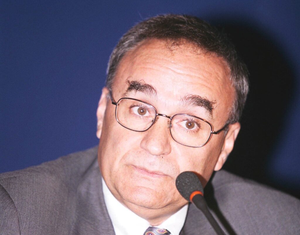 Την «κοπάνησε» ο Πάνος Γερμανός! Νέα αποχώρηση επενδυτή από το Ελληνικό του Λάτση