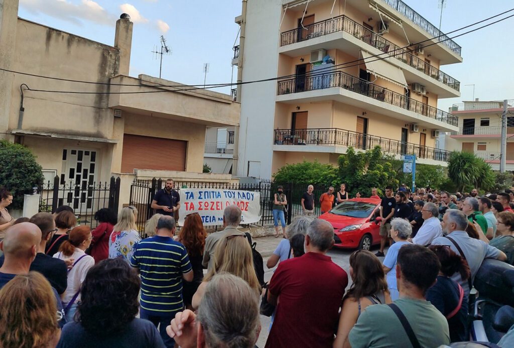 Πετρούπολη: Ο ξεσηκωμός του κόσμου φέρνει αλλαγή σκηνικού στην προσπάθεια ξεσπιτώματος οικογένειας