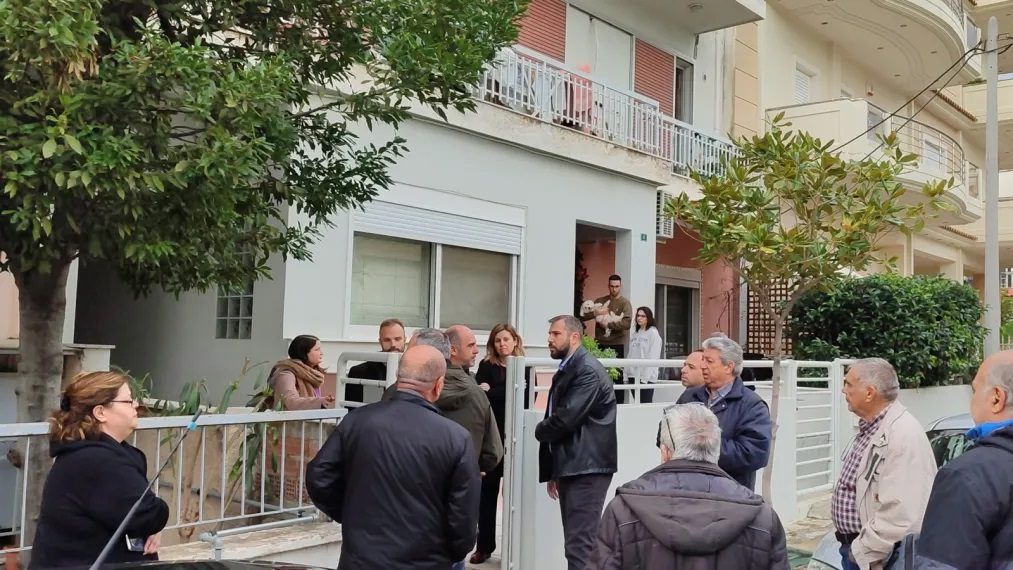 Πλειστηριασμοί-Χαμός στην Πετρούπολη: Προσπάθησαν με την συνδρομή αστυνομίας να πετάξουν στο δρόμο οικογένεια με σοβαρά προβλήματα υγείας