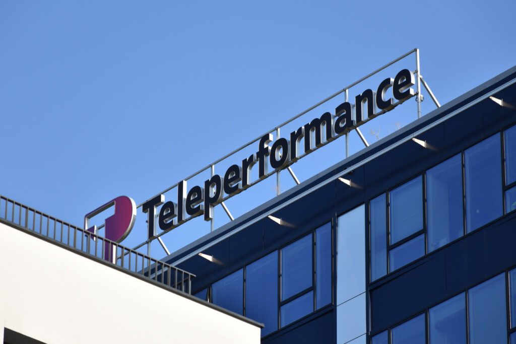 Οι όμηροι της Teleperformance: Ανεργία χωρίς αποζημίωση μετά από 10 χρόνια δουλειάς
