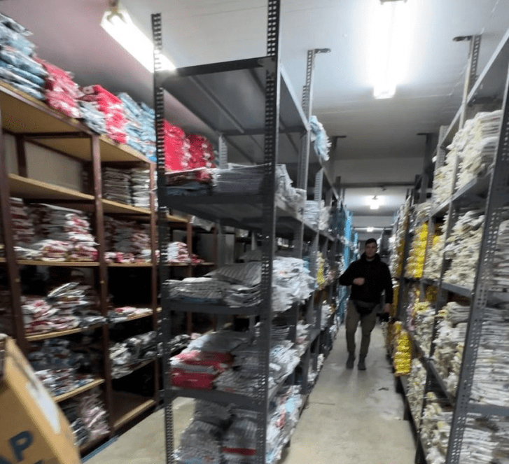 ΔΙΜΕΑ: Στον Εύοσμο κατασχέθηκαν 62.915 τεμάχια απομιμητικών προϊόντων, επιβλήθηκε πρόστιμο 100.000 ευρώ