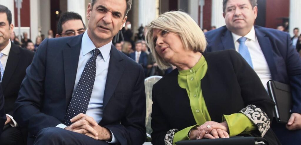 “Μάγεψε” η Βούλτεψη: “Η Κοβέτσι(Ευρωπαία Εισαγγελέας) να τα κάνει αυτά στην Πατρίδα της, τη Ρουμανία του Τσαουσέσκου”