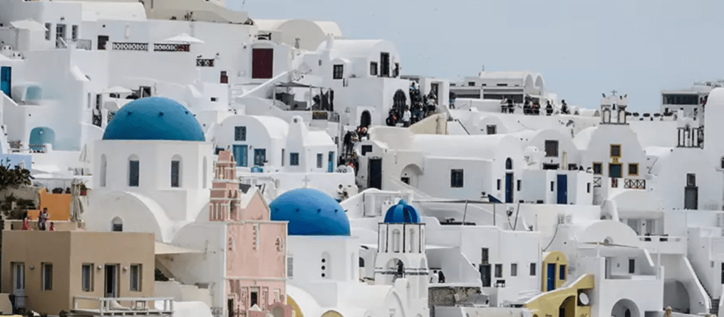 Αυτός είναι ο λόγος που τα σπίτια στις Κυκλάδες είναι λευκά με μπλε