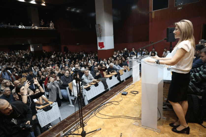 Καταχειροκροτήθηκε η Καρυστιανού: «Ζητάμε Δικαιοσύνη, θα στείλουμε τους ενόχους εκεί που πρέπει, στο πιο βαθύ μπουντρούμι»!