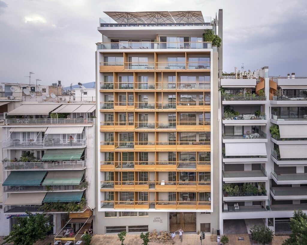 Ψάχνουν πώς θα κατεδαφίσουν τους πάνω ορόφους στο 5άστερο ξενοδοχείο του Ευμορφίδη