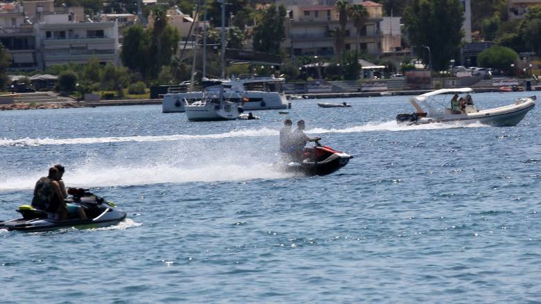 Απαγόρευση θαλάσσιων σπορ και jet ski σε παραλίες της Αττικής