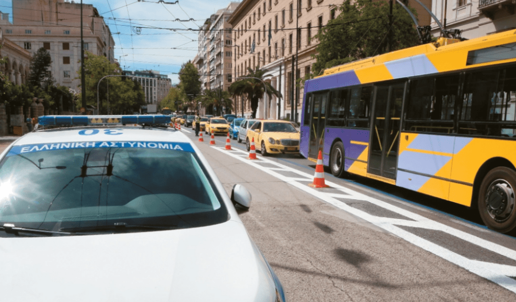 Σε εφαρμογή ο νέος ΚΟΚ: Στην Αθήνα κυκλοφορούν 10 αστικά λεωφορεία που… κόβουν κλήσεις σε ΙΧ