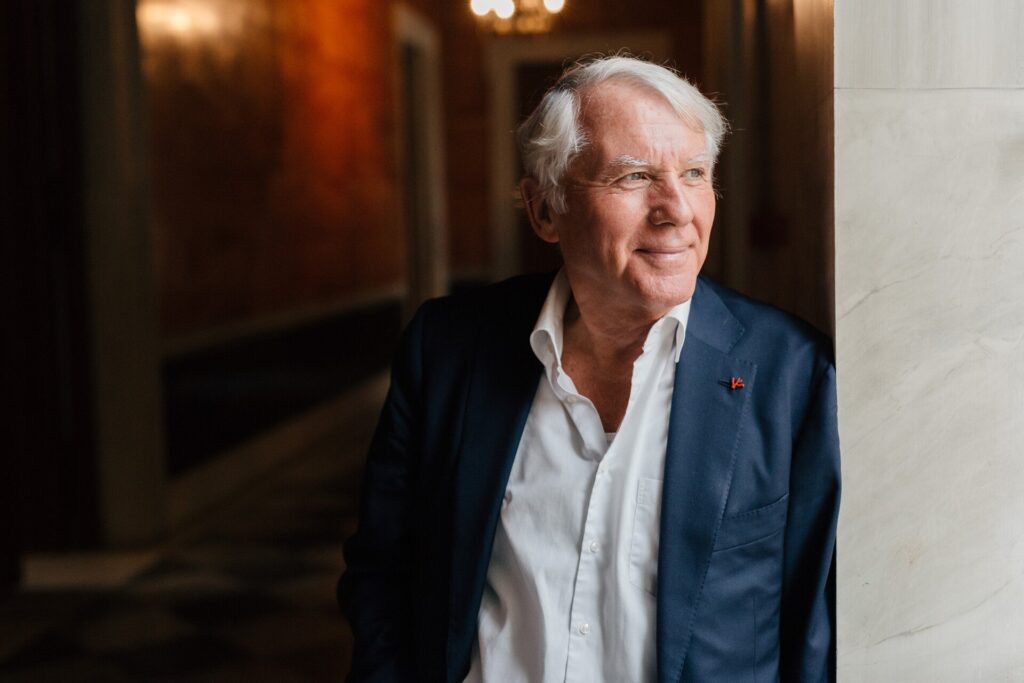 Δημήτρης Νανόπουλος: «Ζούμε το τέλος του ανθρώπου και τη γέννηση ενός νέου τύπου ύπαρξης»