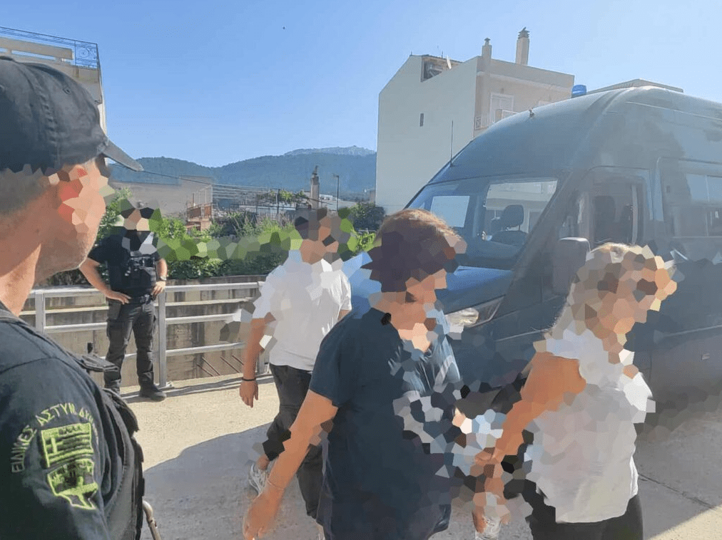 Οι προκλητικοί διάλογοι των τελωνειακών Μαυρομματίου που τα άρπαζαν για να κάνουν τα στραβά μάτια