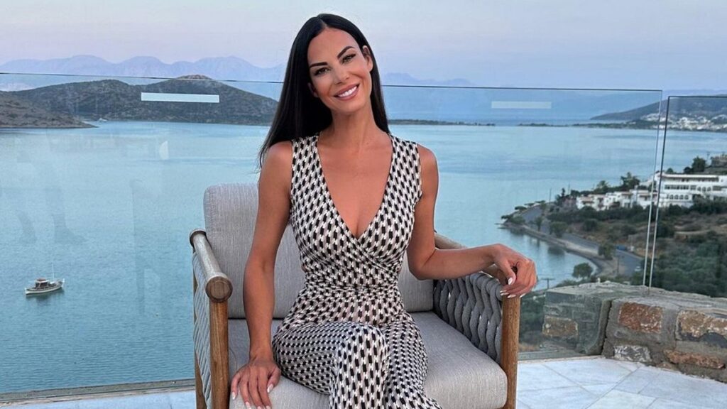 Βατίδου: «Δούλευα μέχρι και σεζόν για να πηγαίνει ο αείμνηστος στα μπουζούκια»…