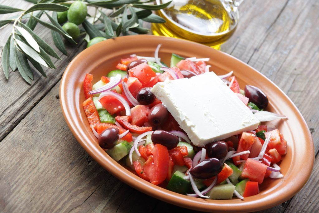 17,5 ευρώ η χωριάτικη σαλάτα με τουρκικές ντομάτες...