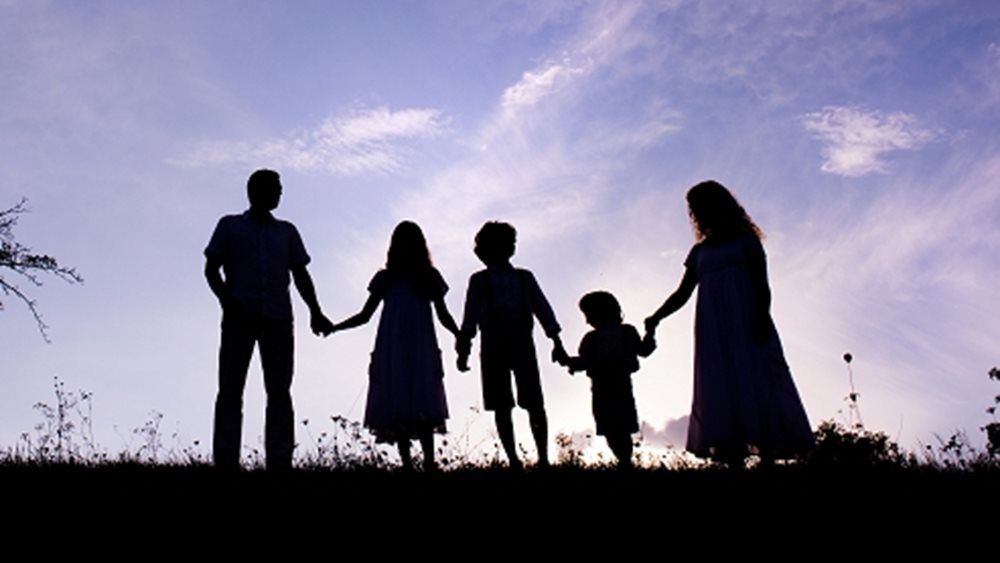 Έρχεται εξίσωση τριτέκνων – πολυτέκνων σε όλα τα προνόμια