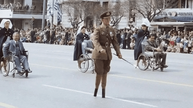 Συνταγματάρχης Γκίκας Τρίπος: Ο ανάπηρος πολέμου χωρίς πόδια που άνοιγε τις στρατιωτικές παρελάσεις