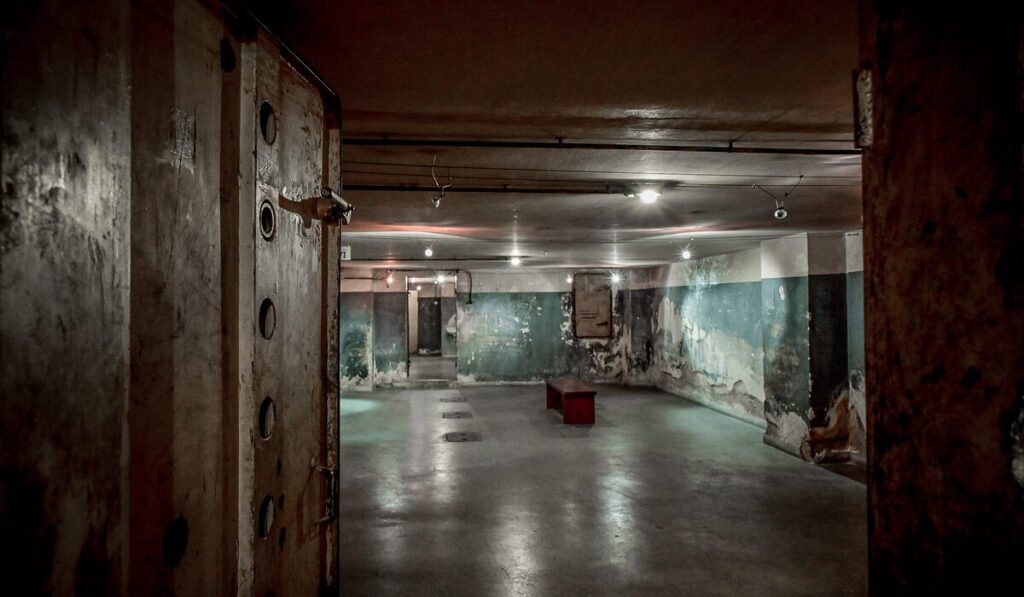 Κοραή 4: Tα κρατητήρια της περιβόητης Kommandatur στο κέντρο της Αθήνας