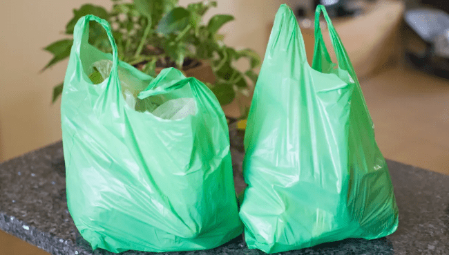 ΗΠΑ: Η απάτη με τις «πράσινες» πλαστικές σακούλες