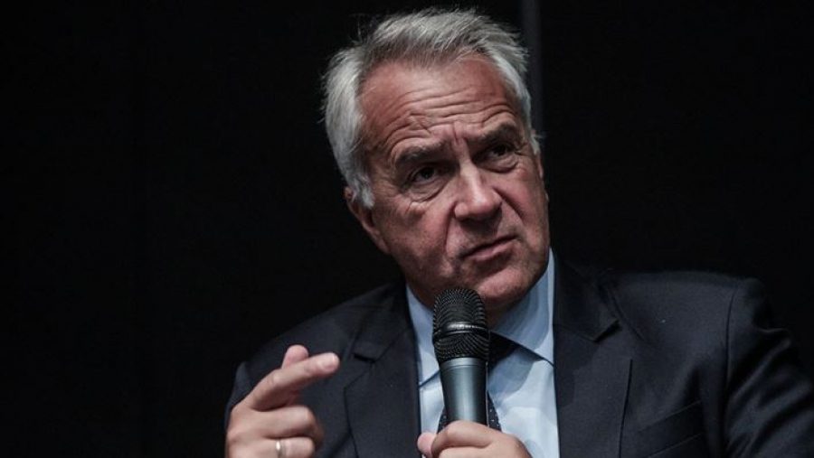 Επίθεση με αυγά στον Βορίδη! Φυγαδεύτηκε για να γλιτώσει!