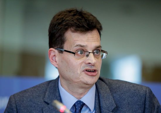 Την γλιτώνει η Ούρσουλα;; Γερμανός έρχεται να αντικαταστήσει την Λάουρα Κοβέσι...