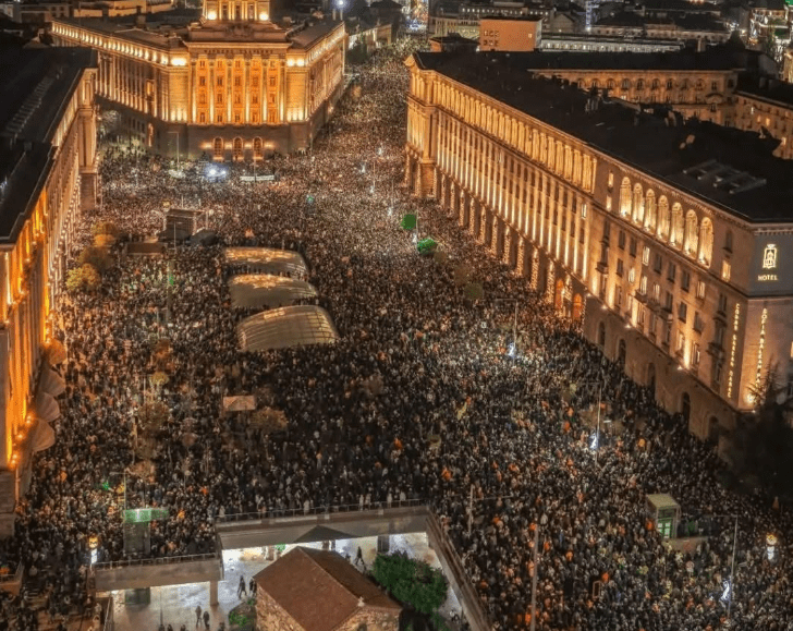 Βουλγαρία: Ξεσηκώθηκαν οι νέοι κατά των αυξήσεων φόρων!